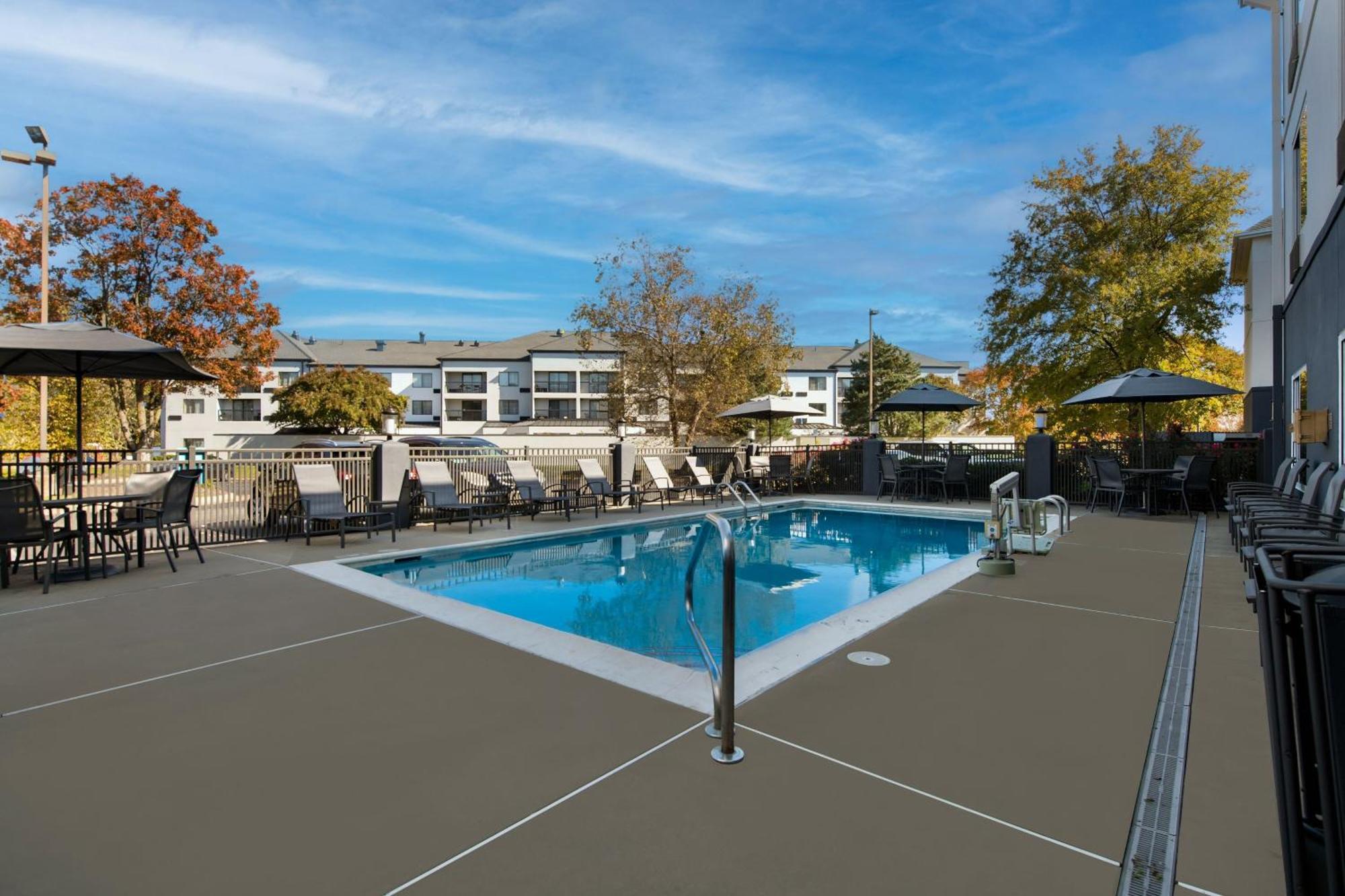 Fairfield By Marriott Chesapeake Hotel Exterior photo