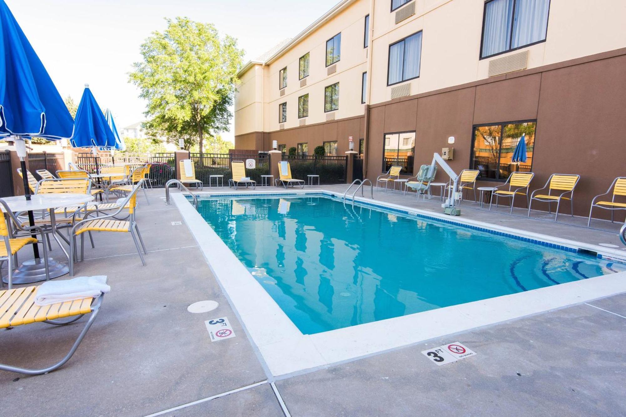 Fairfield By Marriott Chesapeake Hotel Exterior photo